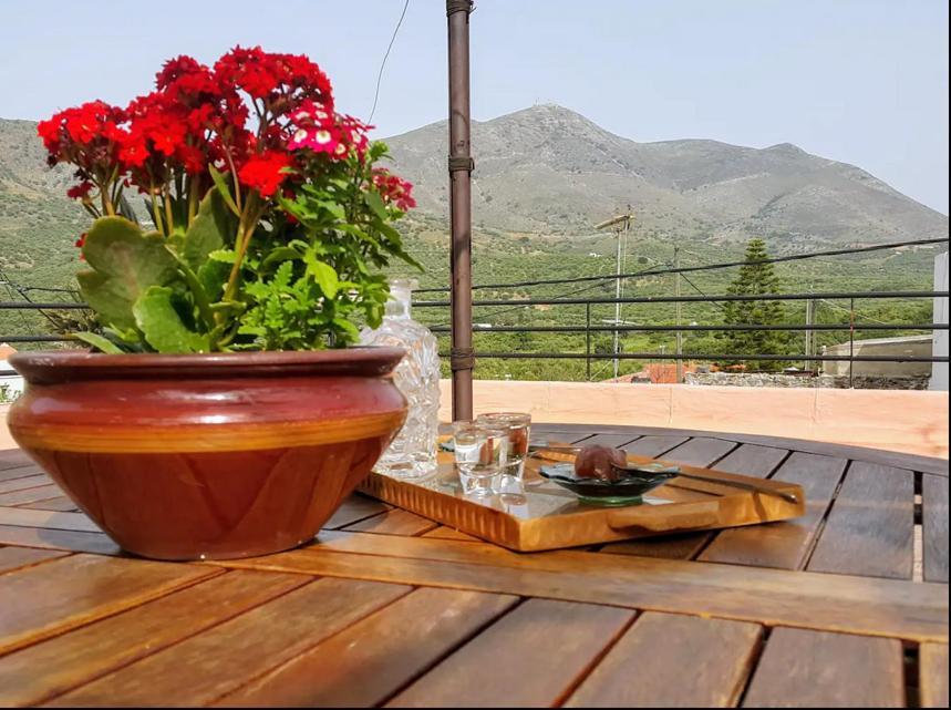 Traditional Residence With Terrace Latsida Exterior foto